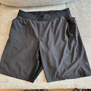 Lululemon T.H.E. Linerless 9” Short - Large